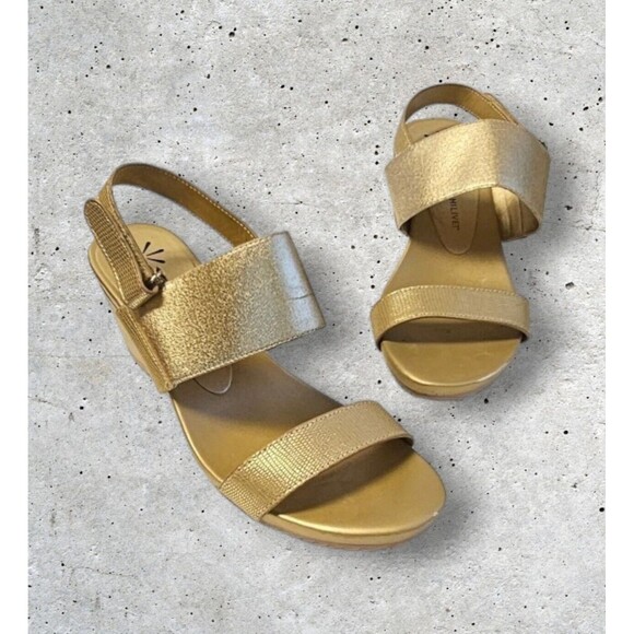 Isaac Mizrahi LIVE Gold Leather Double Strap Aubrey Wedge Sandal 8.M PREOWNED - Picture 13 of 13